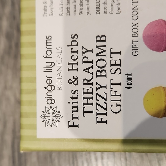 NWT Ginger lily farms Botanicals 4 count Fruit & Herb Fizzy Bath Bombs gift set - Picture 4 of 5